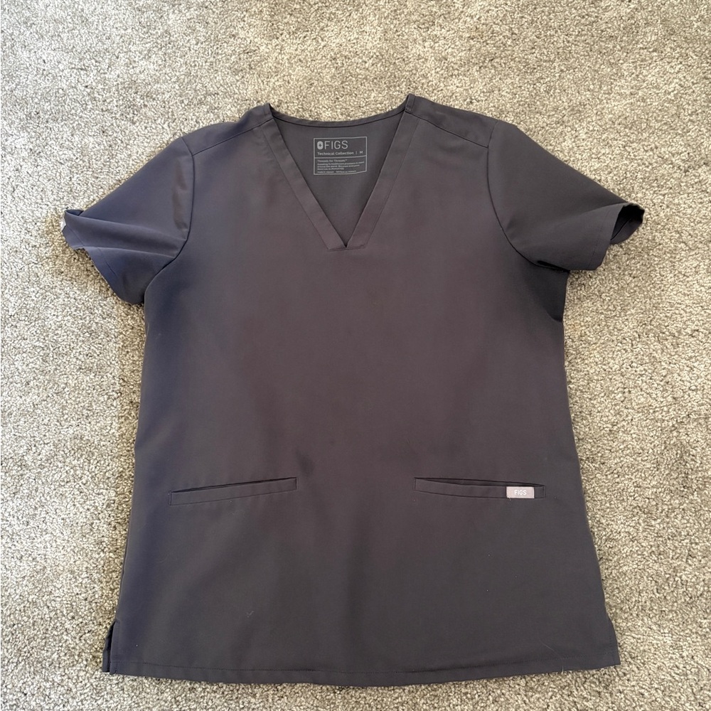 FIGS Casma Medium Scrub top in Charcoal